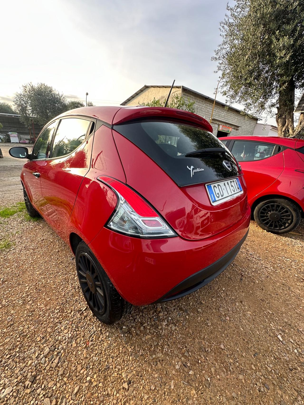 Lancia Ypsilon 1.0 FireFly 5 porte S&S Hybrid Ecochic Silver