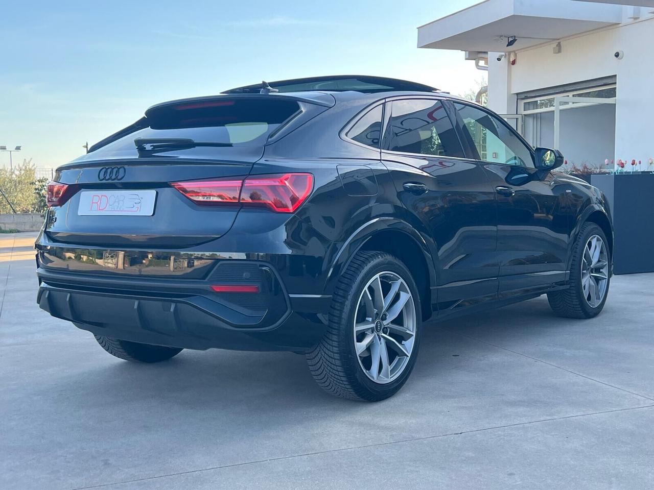 Audi Q3 Sportback S-line *tetto FULL Black