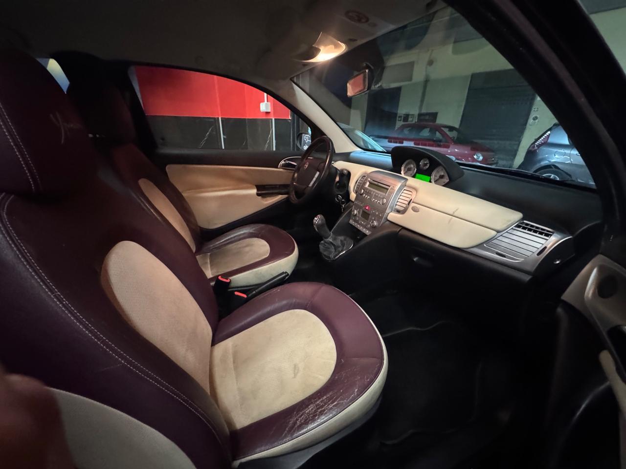 Lancia Ypsilon 1.3 MJT 90 CV Platino