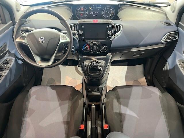 Lancia Ypsilon 1.0 firefly hybrid Silver *18.000 KM*