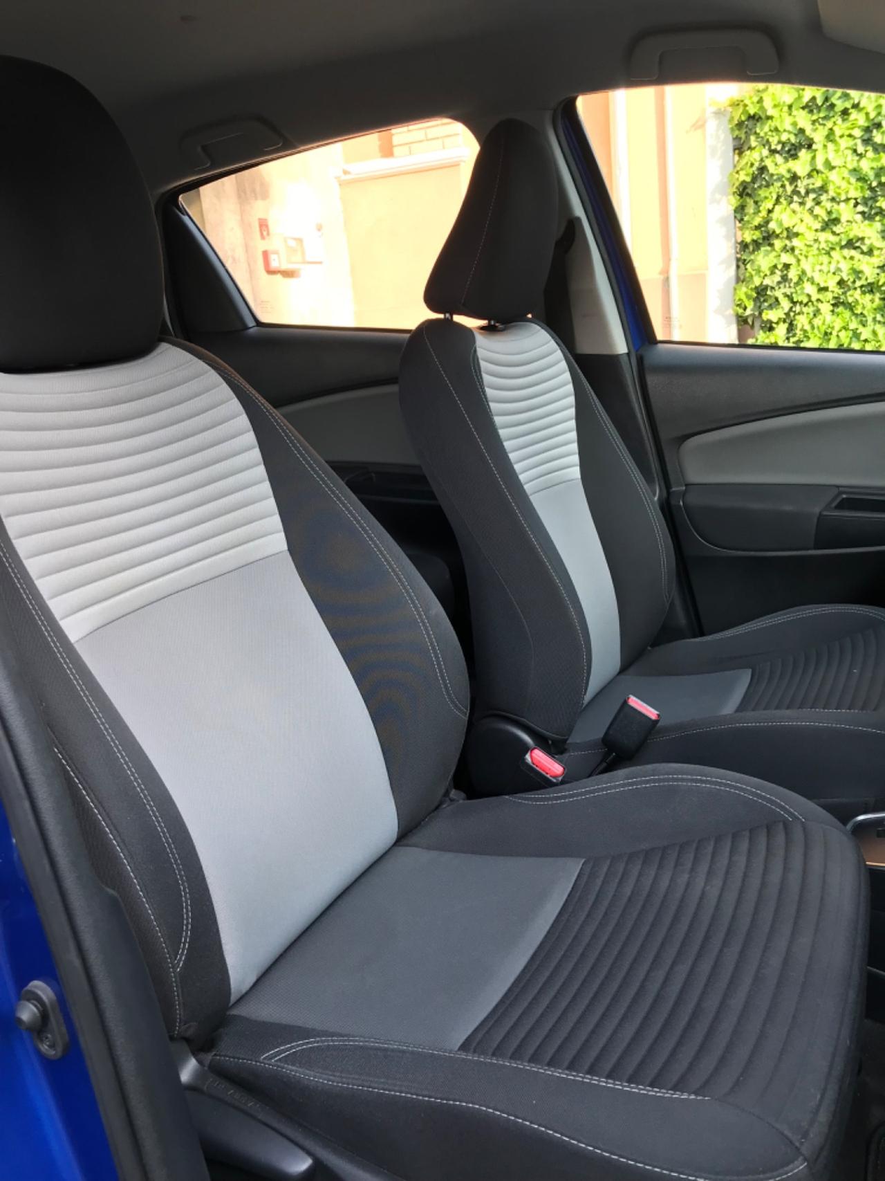 Toyota Yaris 1.5 Hybrid 5 porte Lounge Stupenda Doppio Treno Gomme