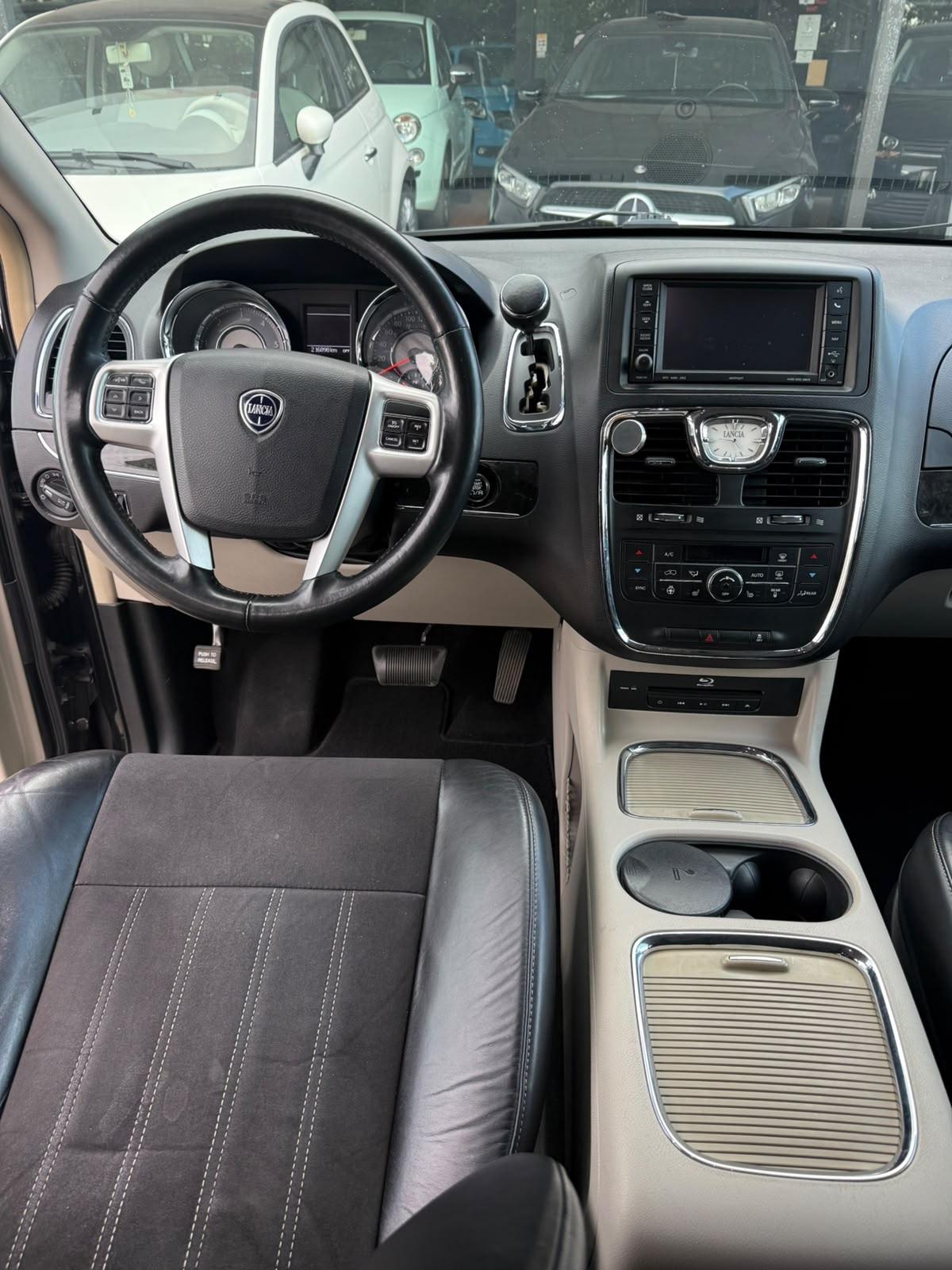 Lancia Voyager 2.8 Turbodiesel Platinum 177 CV gancio traino