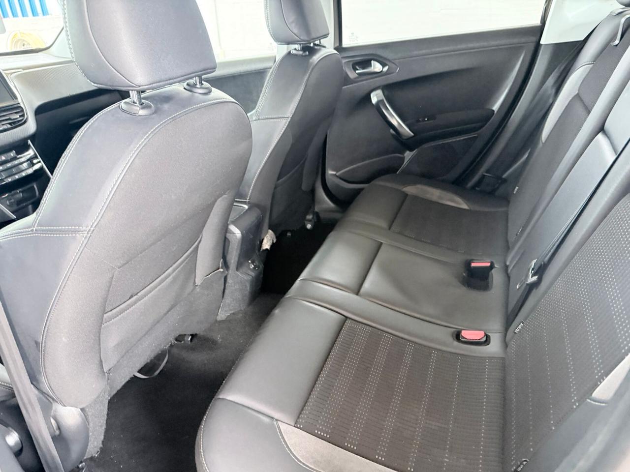 Peugeot 2008 BlueHDi 100 Black Matt