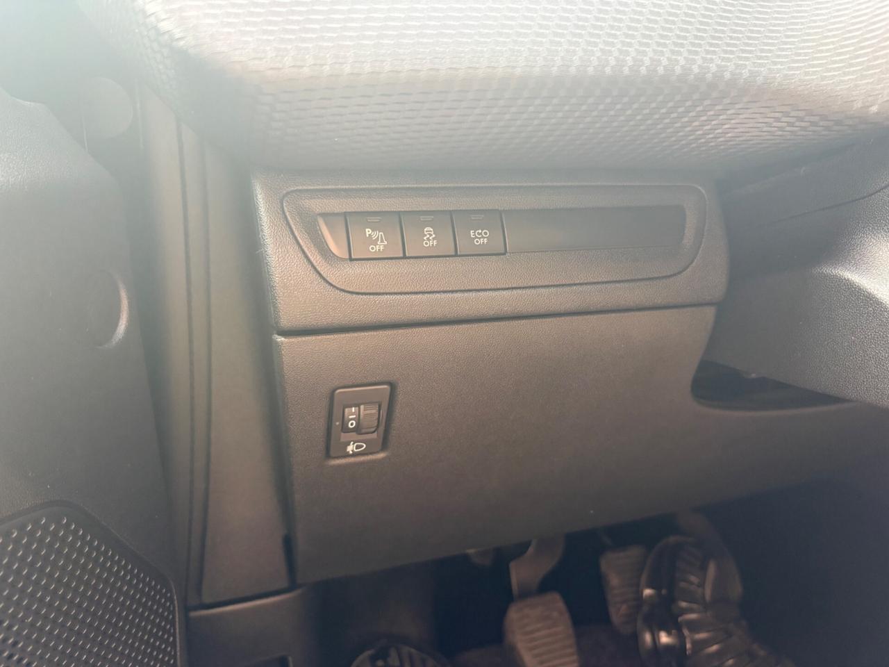 Peugeot 2008 BlueHDi 100 Black Matt 2015