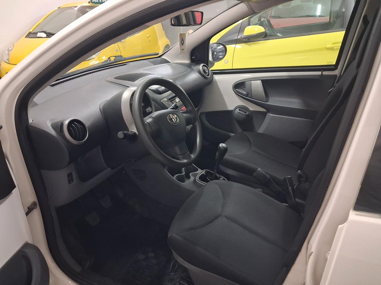 Toyota Aygo 1.0 12V VVT-i 5 porte unico prop 2012