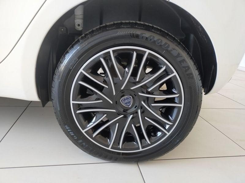 Lancia Ypsilon 1.0 FireFly 5 porte S&S Hybryd Gold KM0