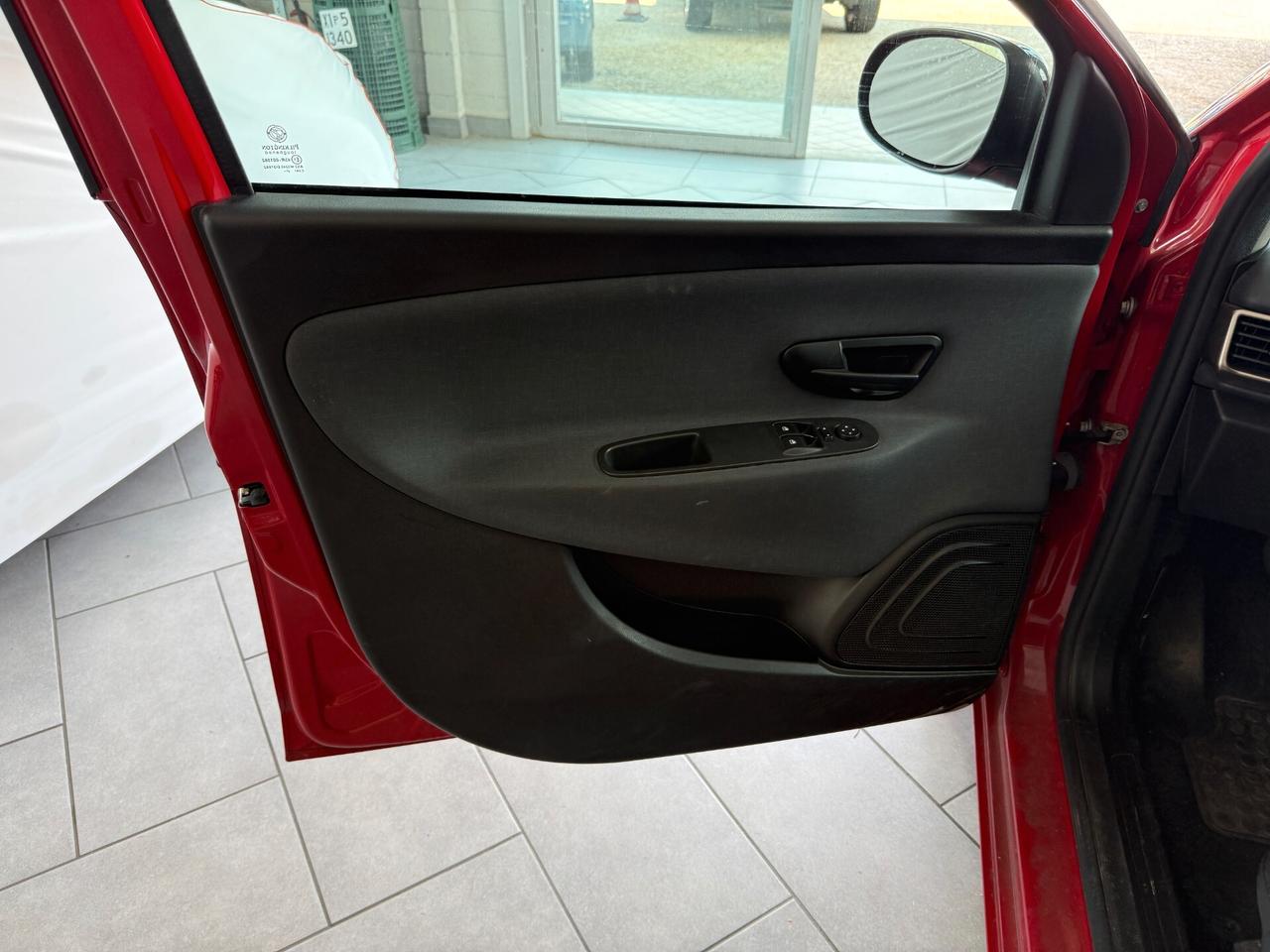 Lancia Ypsilon 1.0 FireFly 5 porte S&S Hybrid Ecochic Gold