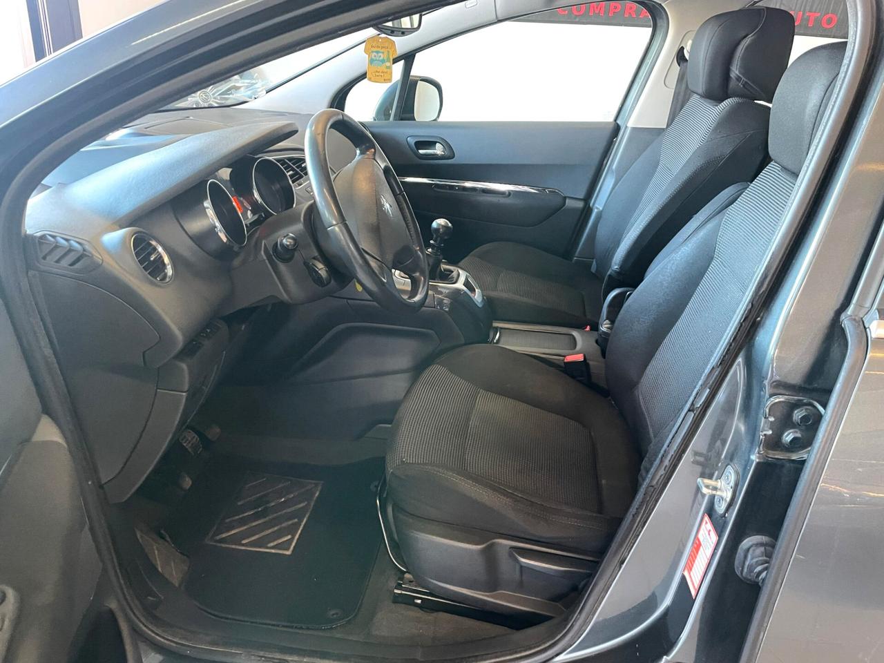 Peugeot 5008 2.0 HDi 150CV Féline