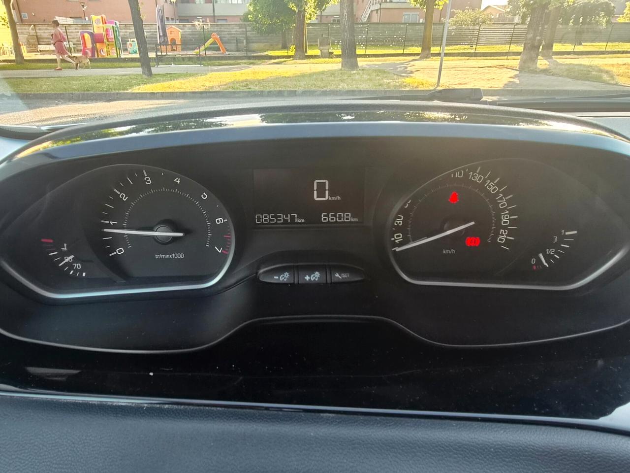 Peugeot 208 Benzina 1.2 E6 82cv neopatentati