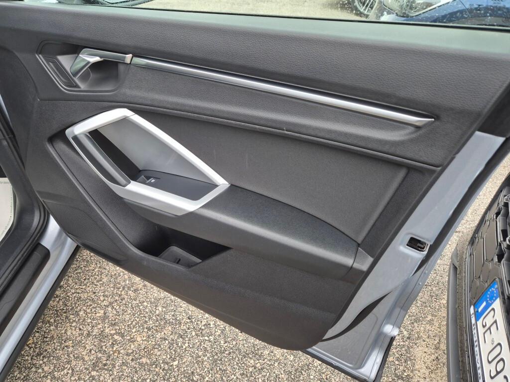 Audi Q3 2.0 TDI 150CV S-tronic BUSINESS