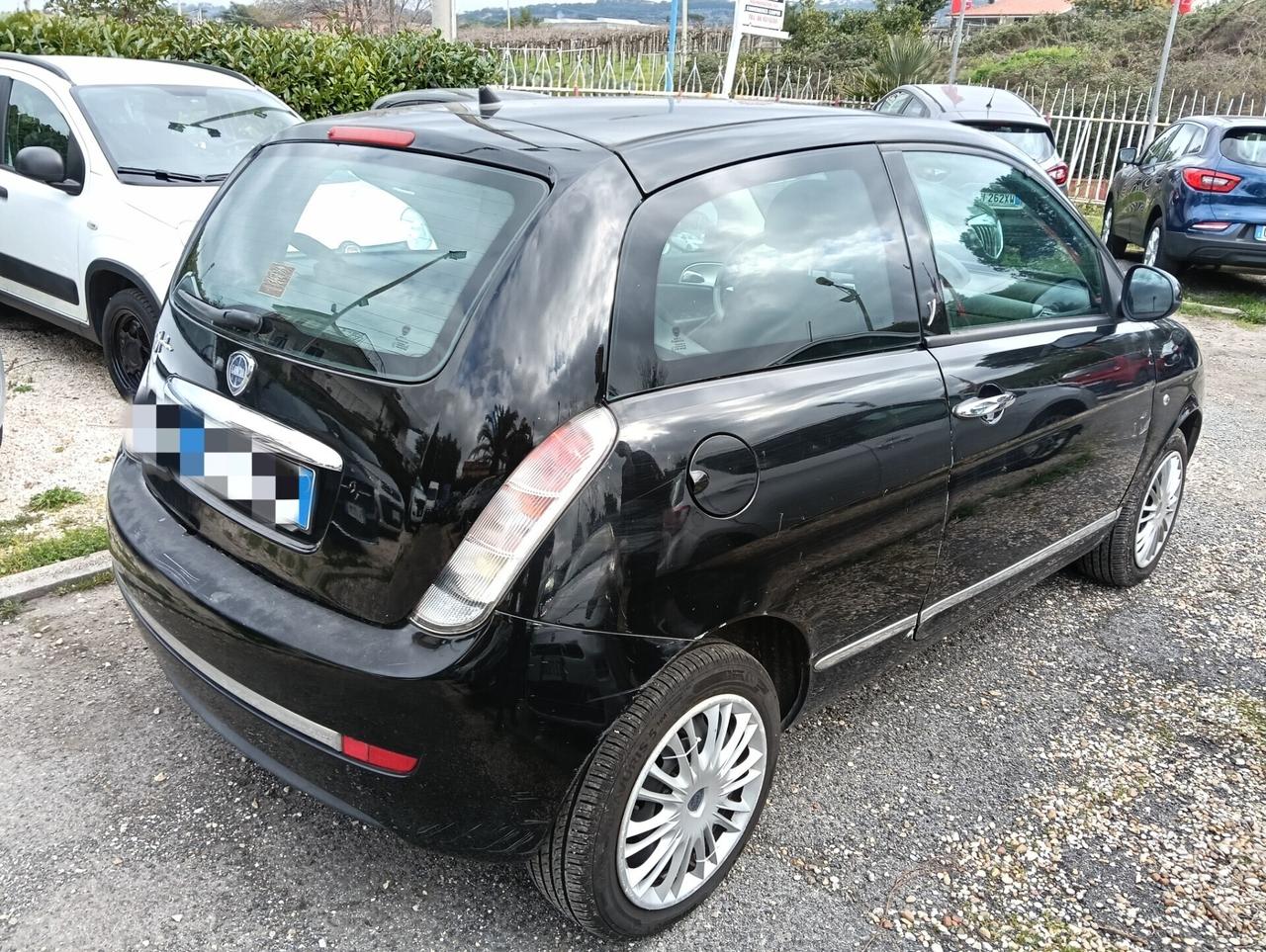 Lancia Ypsilon 1.3 MJT 75 CV Unyca