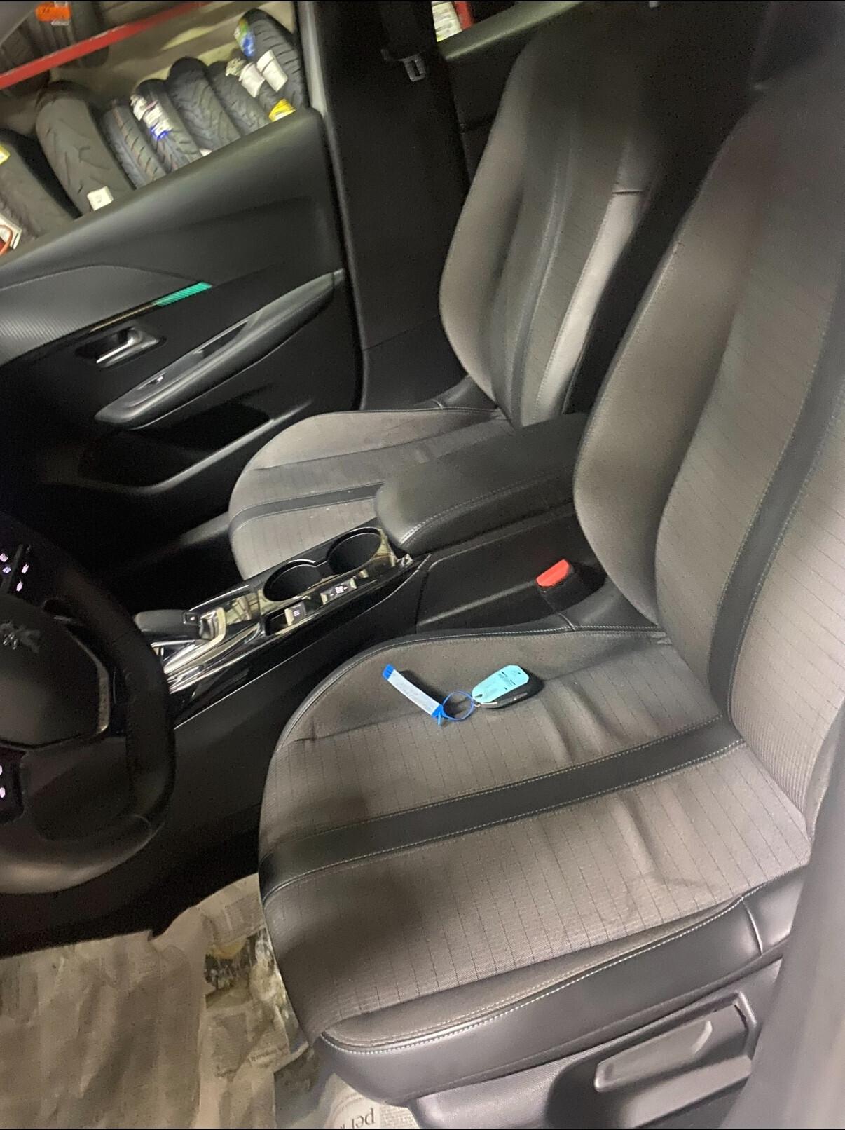 Peugeot 208 PureTech 100 Stop&Start EAT8 5 porte Allure