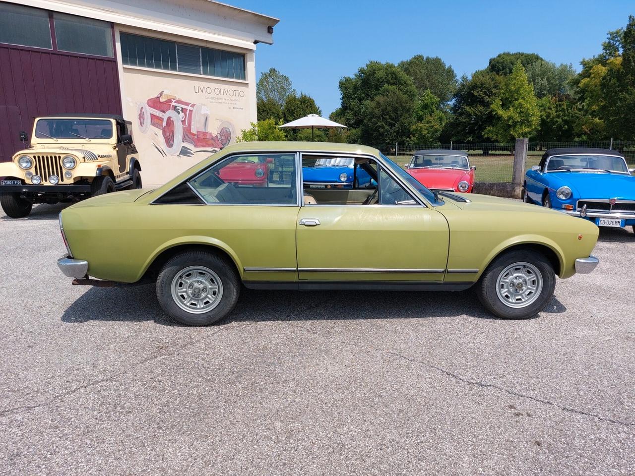 Fiat 124 Coupe 1800 del 1973 con aria-condizionata