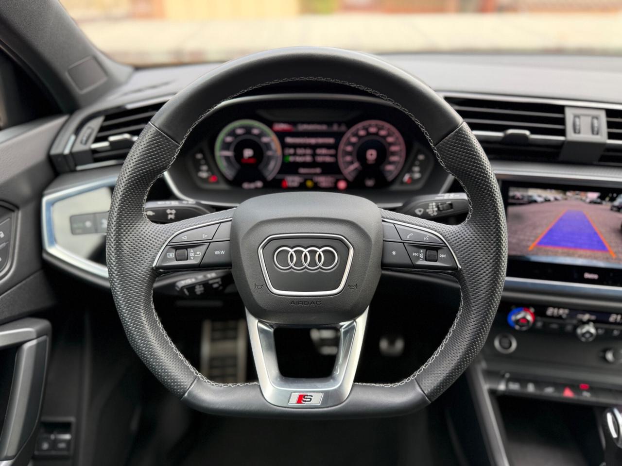 Audi Q3 Sportback 45 TFSI e S tronic Identity Black