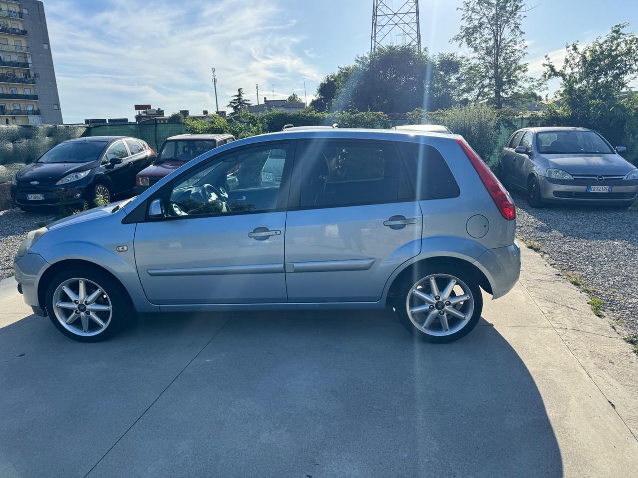 Ford Fiesta 1.2 16V 5p. Ghia