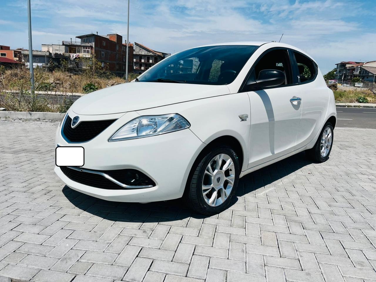 Lancia Ypsilon 1.3MLJT BASSI CONSUMI 2013