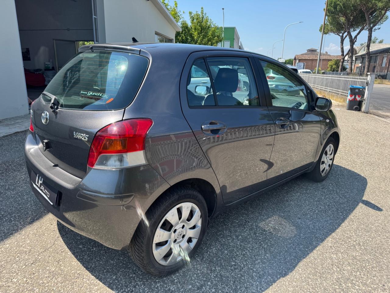 Toyota Yaris 1.0 5 porte