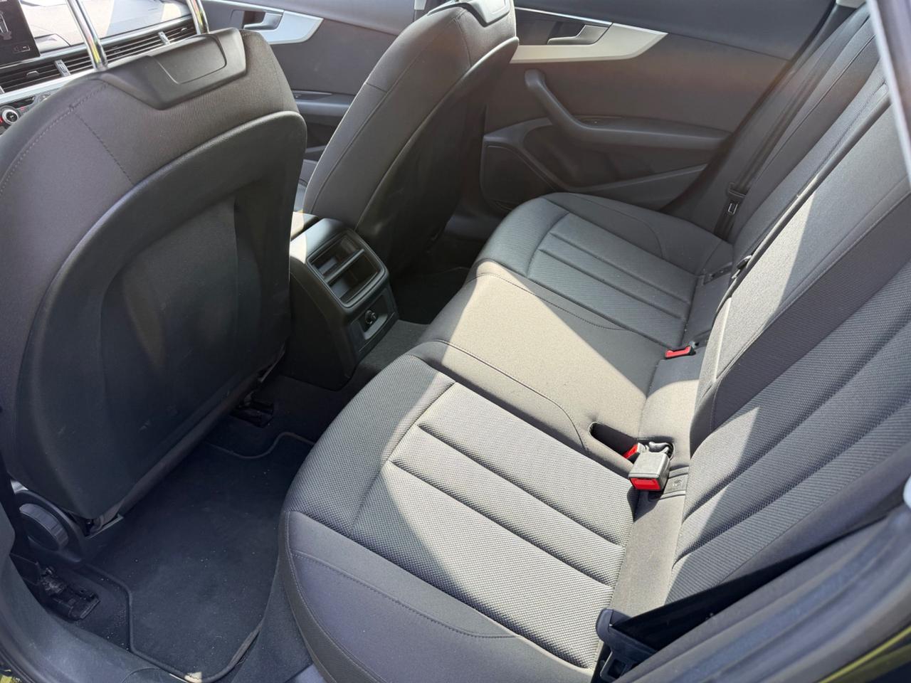Audi A4 Avant 40 TDI quattro S tronic Business