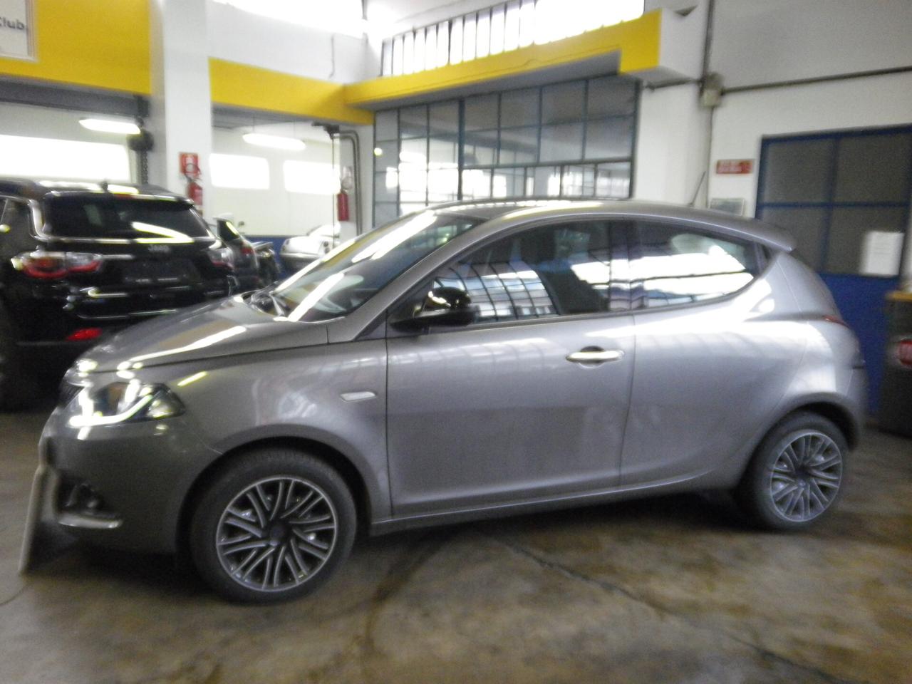 Lancia Ypsilon 1.0 FireFly 5 porte S&S Hybryd Gold