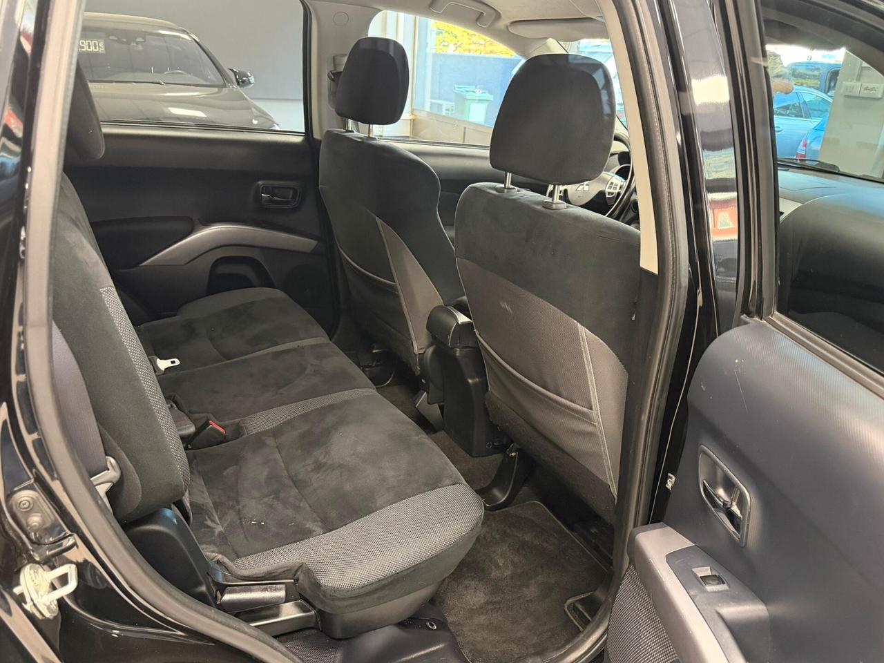 Mitsubishi Outlander 2.0 DI-D Instyle 7 p.ti DPF