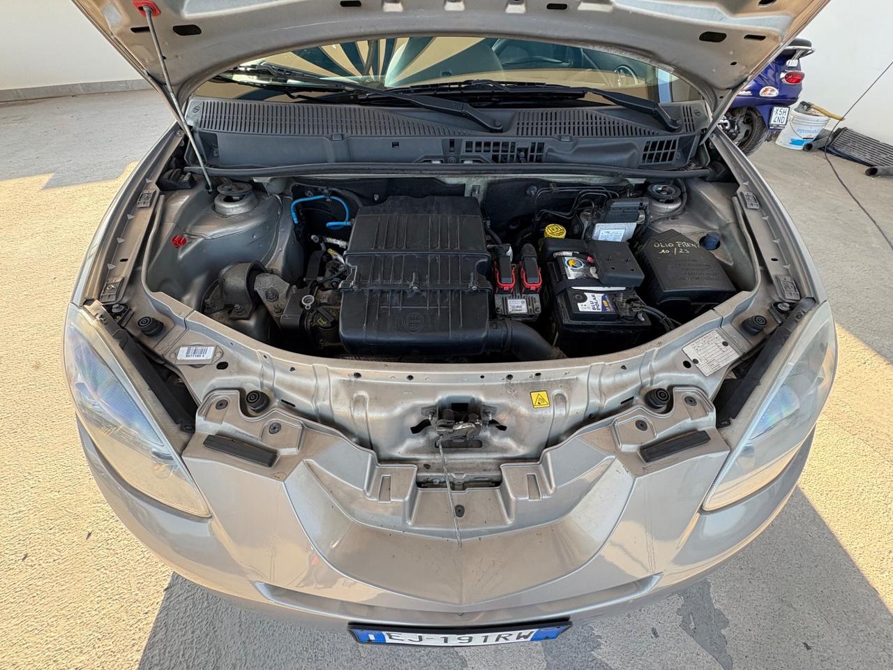 Lancia Ypsilon 1.2 69 CV Unyca