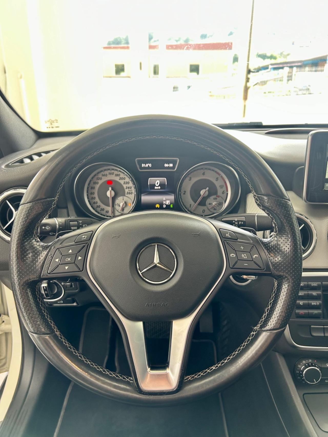 Mercedes-benz GLA 200 d Sport TETTO finanziabile