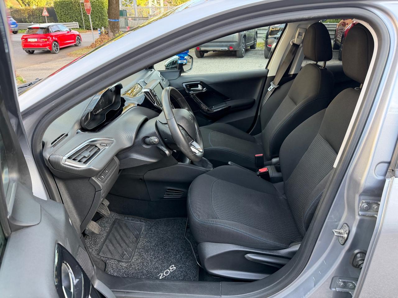 Peugeot 208 PureTech 82 5 porte Allure