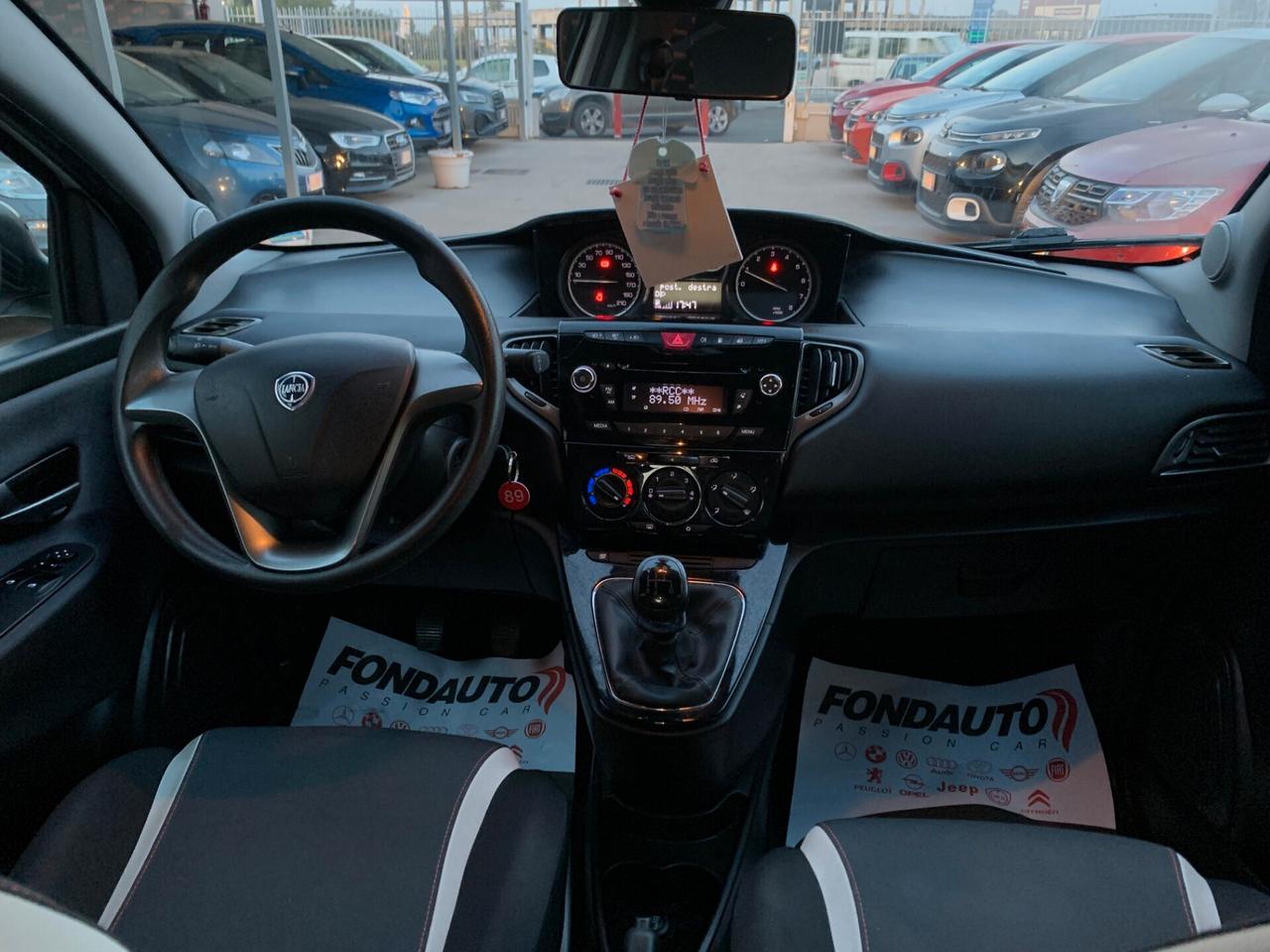 Lancia Ypsilon 0.9 TwinAir 85 CV 5 porte Metano Ecochic Gold