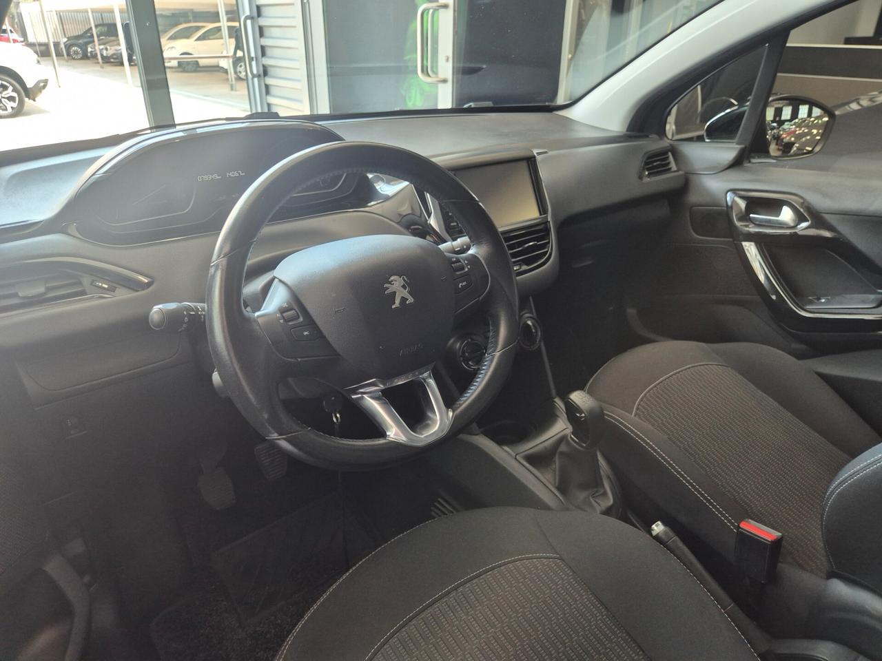 Peugeot 208 BlueHDi 75 5 porte Black Line