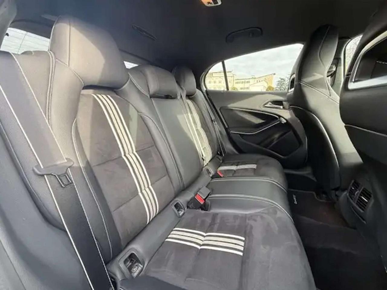 Mercedes-Benz GLA 220 GLA 220 d Premium edition1 4matic auto \\ 1 prop