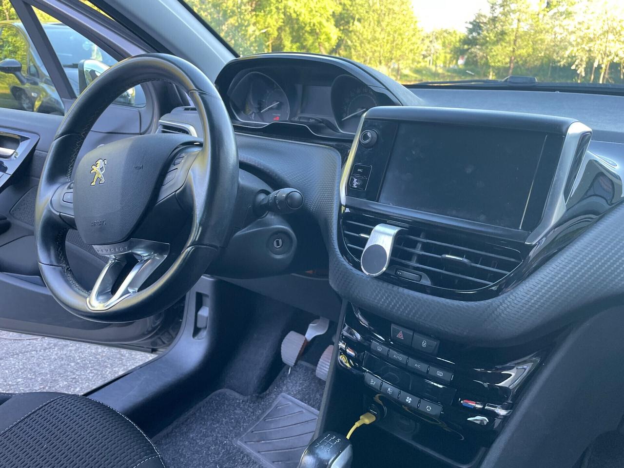Peugeot 208 PureTech 82 5 porte Allure*solo 40000km*NAVI*NEOPATENTATI