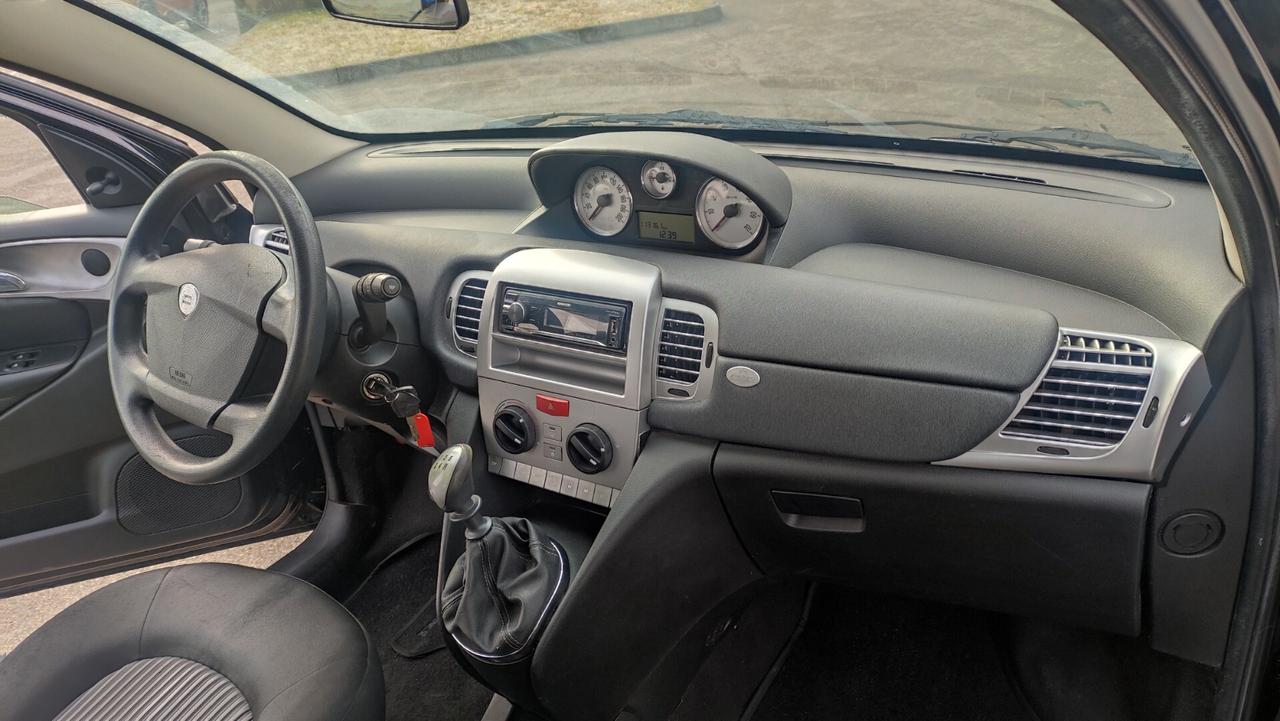 Lancia Ypsilon 1.2 bz 69CV NEOPATENTATAI - 2011