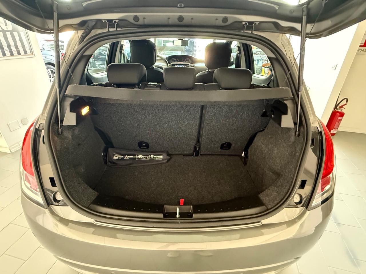 Lancia Ypsilon 1.0 FireFly 5 porte S&S Hybrid Ecochic Gold