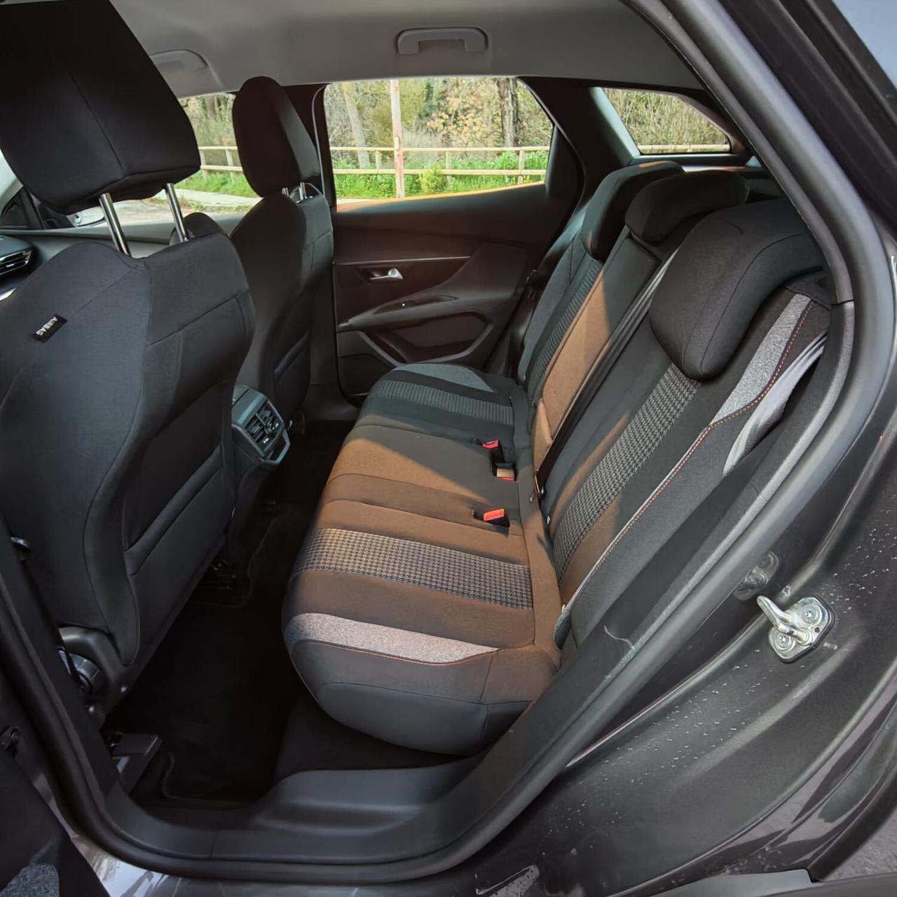 Peugeot 3008 BlueHDi 130 S&S EAT8 Active Business