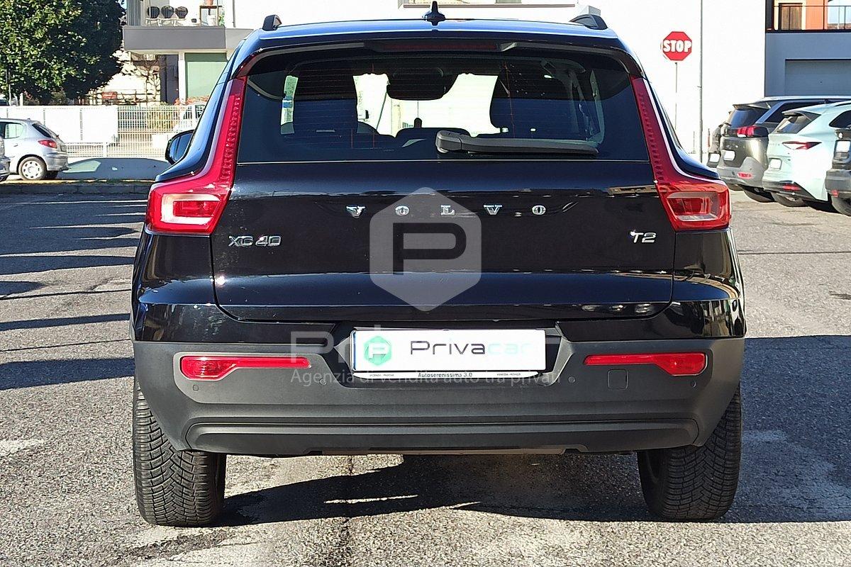 VOLVO XC40 T2 Geartronic Momentum Core