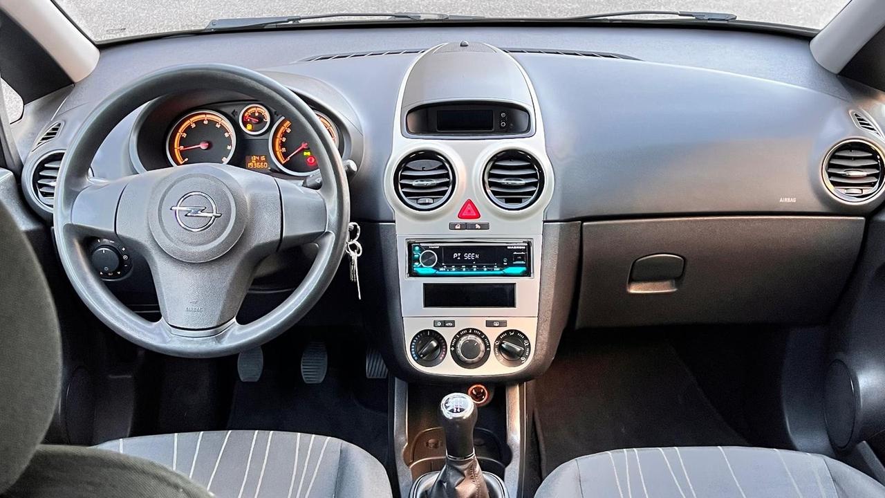Opel Corsa 1.2 Benzina e GPL adatta a neo patentati