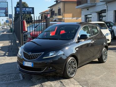 Lancia Ypsilon 1.0 FireFly Hybrid Gold Plus Nera