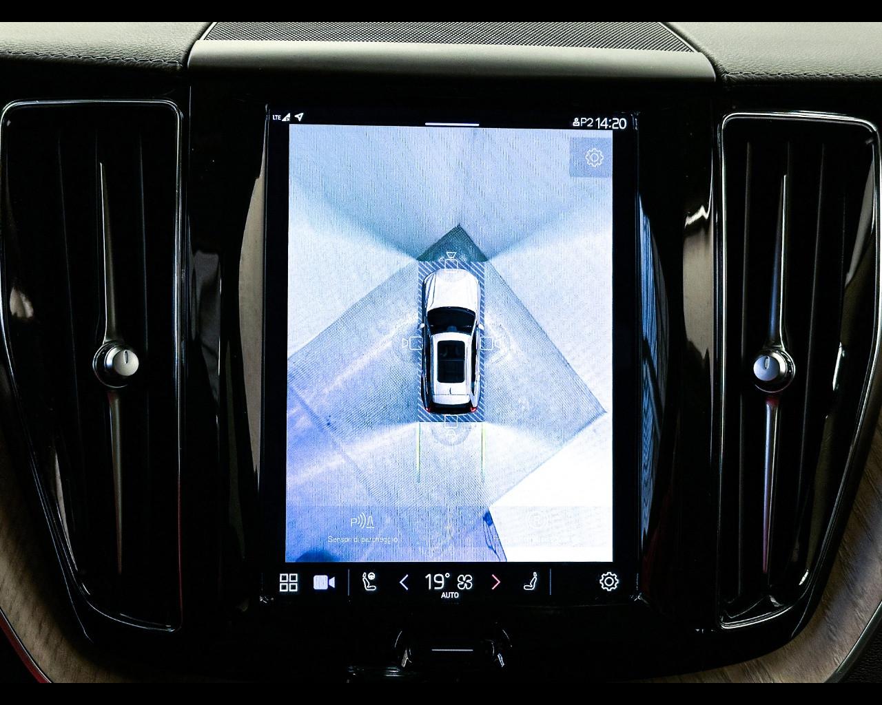 VOLVO XC60 (2017-->) - XC60 T6 Recharge Plug-in Hybrid AWD Inscription