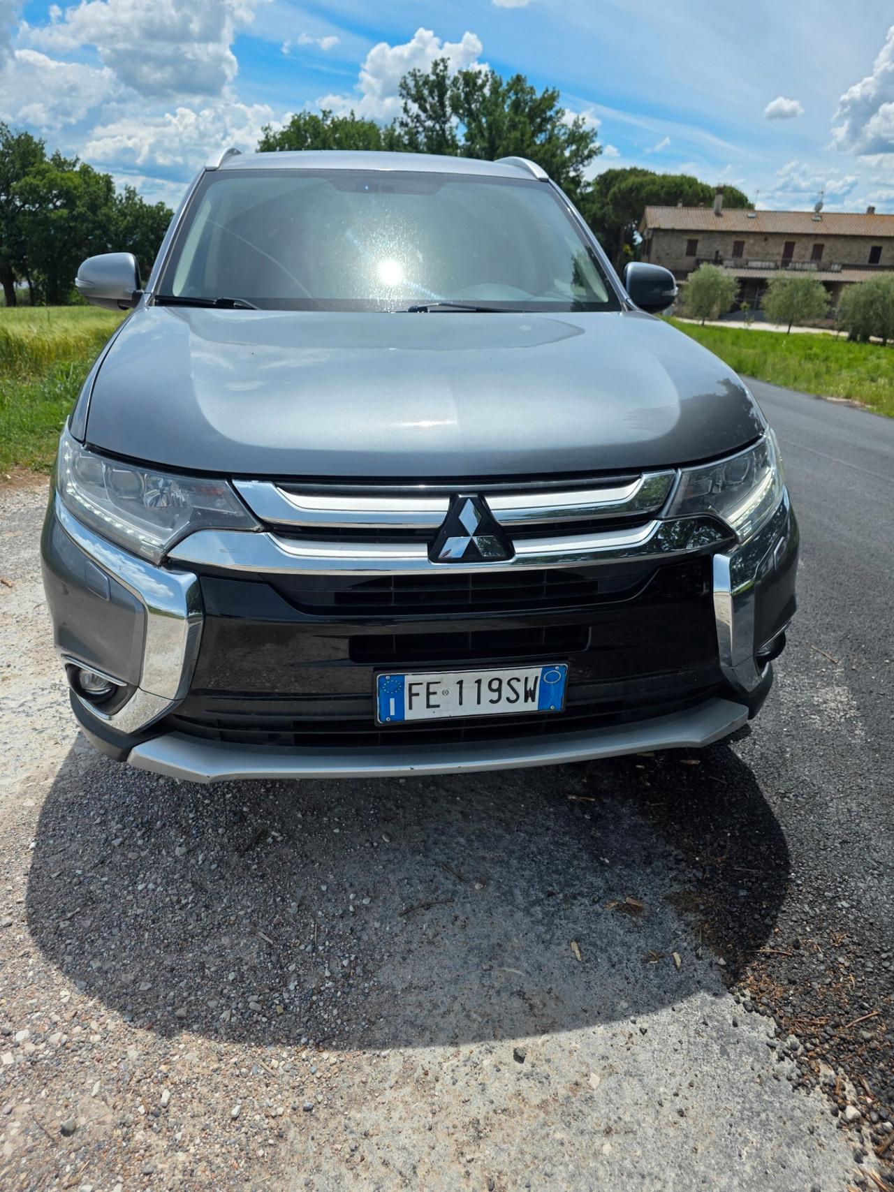 Mitsubishi Outlander 2.2 DI-D 4WD Instyle 7p."AUTOCARRO 4 POSTI"