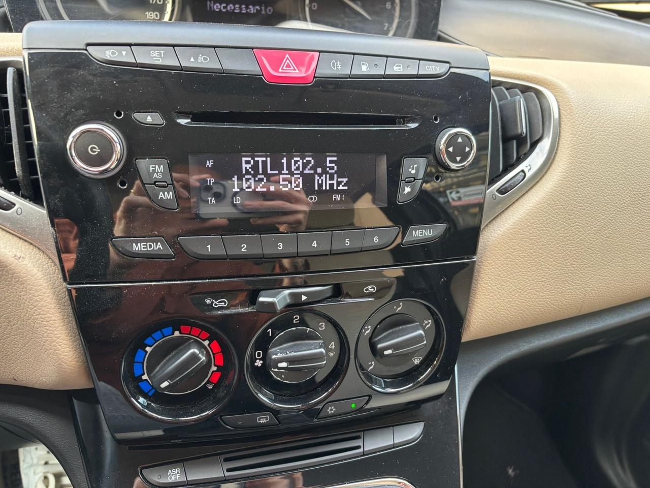 Lancia Ypsilon 1.2 69 CV 5 porte GPL Ecochic Platinum