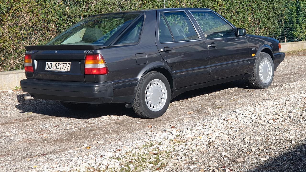 Saab 9000 i 16 5 porte