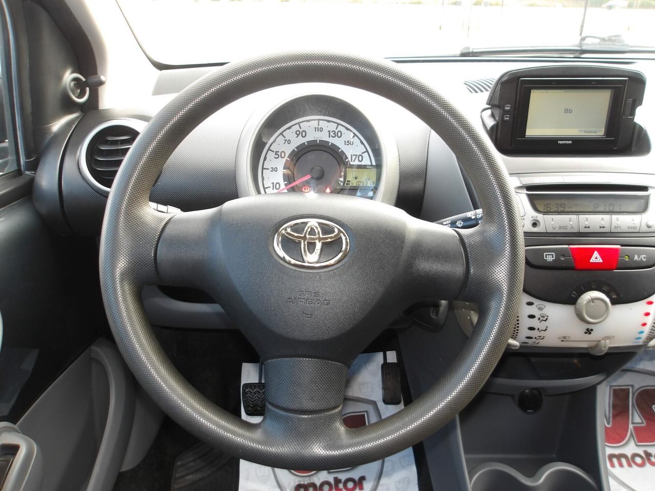 TOYOTA AYGO 1.0 BENZ-2011