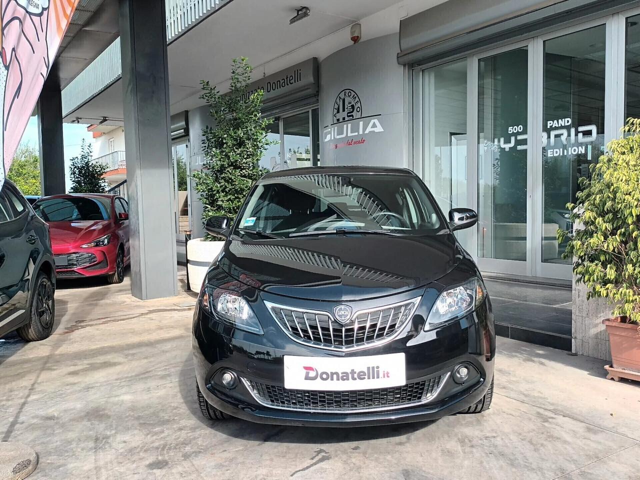 Lancia Ypsilon 1.0 Platino Hybrid 70 CV