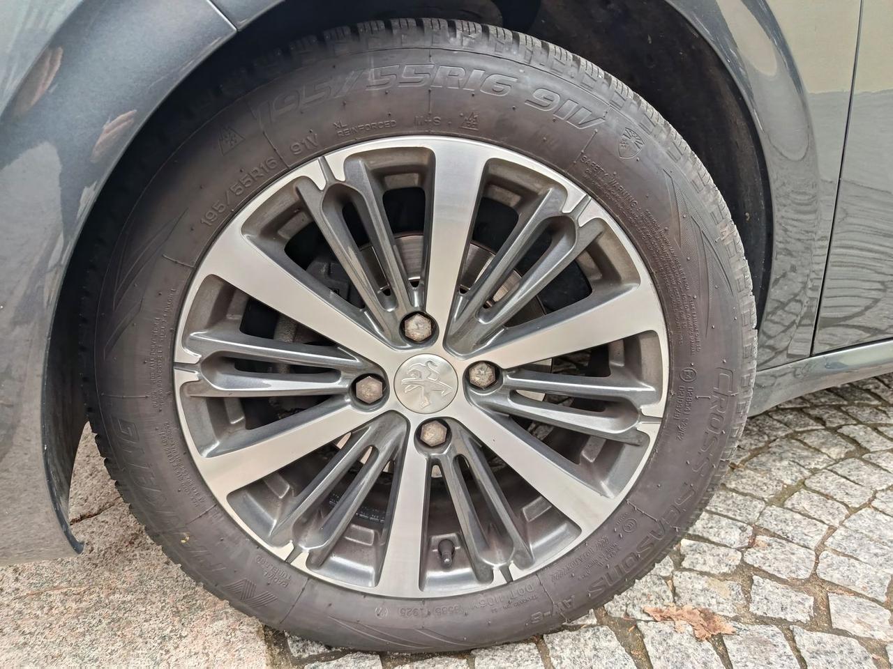 Peugeot 208 Allure 1.2 PureTech 82 #8383