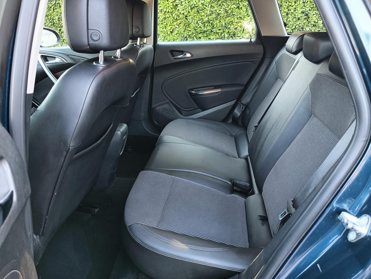 OPEL ASTRA..ANNO 2012....NEOPATENTATIIL..SENSORI DI PARCHEGGIO POSTERIORI ANTERIORE..NAVIGATORE. CRUYS CONTROL. CELL 320 147 1147 WUATSAPP. CELL 3276540940..PREZZO 530O€ TRATABILLE 0