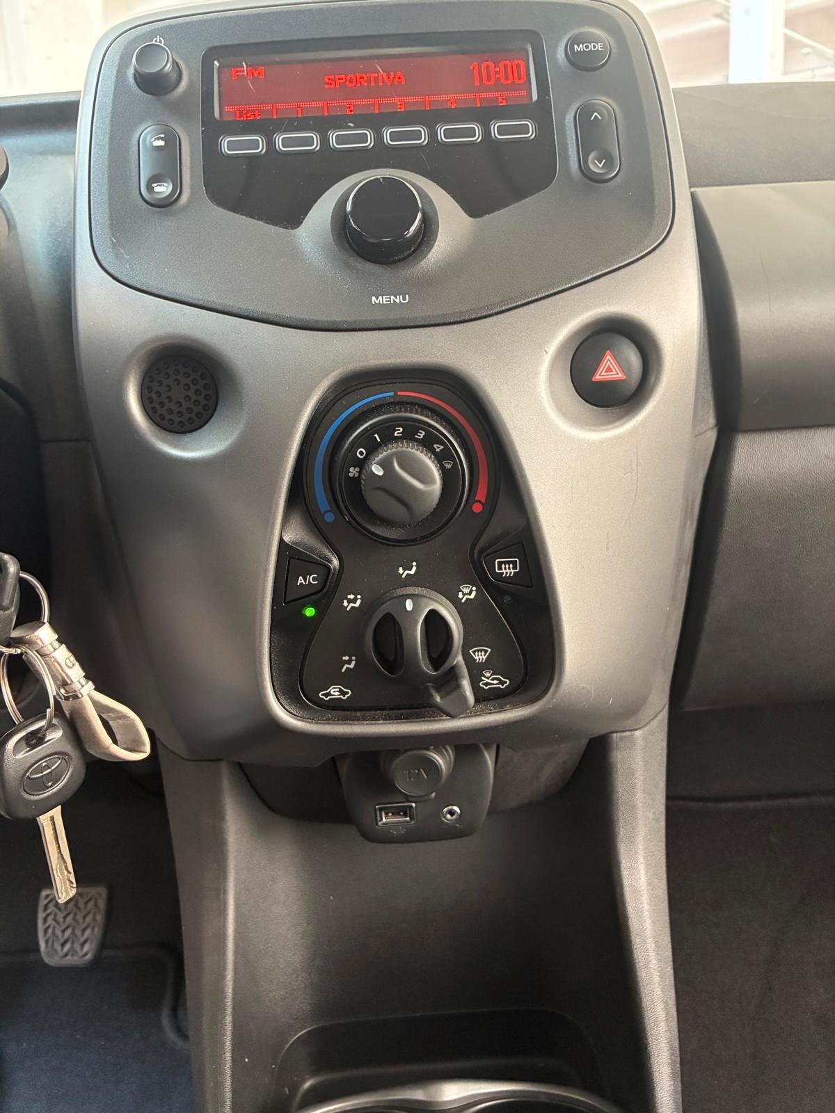 Toyota Aygo 1.0 VVT-i 72 CV 5 porte x-cool