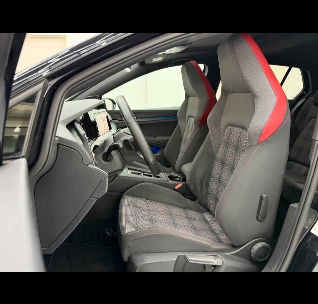 Volkswagen Golf 8 GTI 2.0 TSI DSG