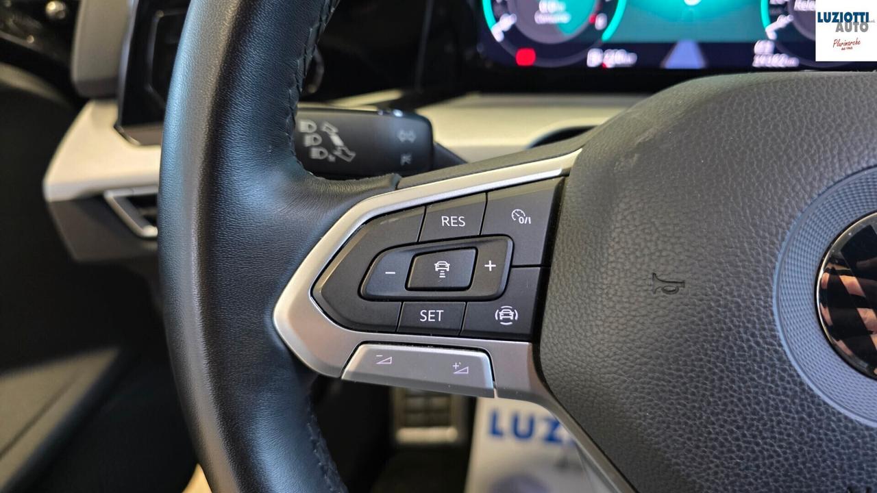 Volkswagen Golf 8 1.0 TSI 110CV LIFE