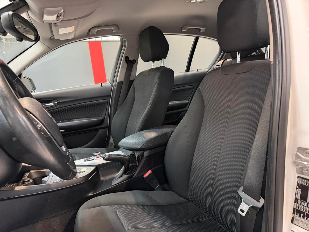 BMW Serie 1 F/20-21 2015 118d Urban 5p auto