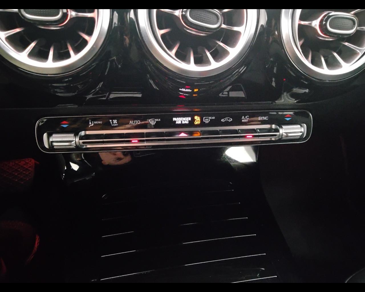 Mercedes-Benz Classe A - W177 2018 - A 180 d Sport auto